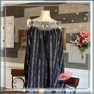 Maurice’s | Black and White Sleeveless Top